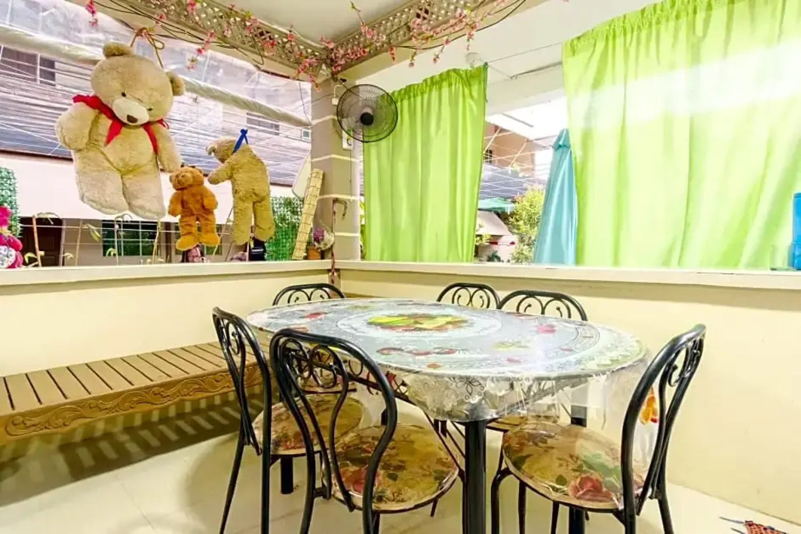 RedDoorz @ Prince JB Beach Resort Zambales - Vaccinated Staff