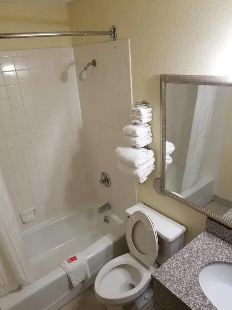 Econo Lodge Inn & Suites Bettendorf