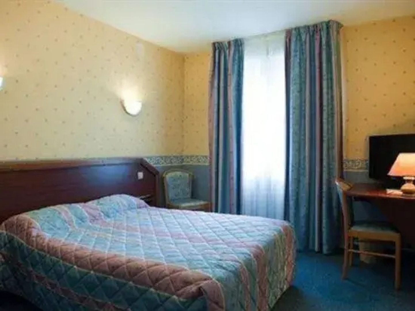 Logis Hôtel les Platanes