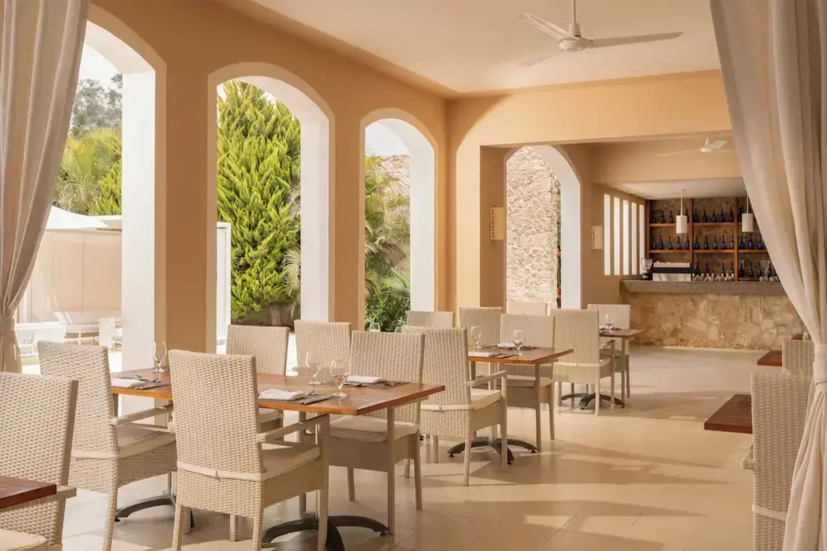 Almazino, Almaza Bay