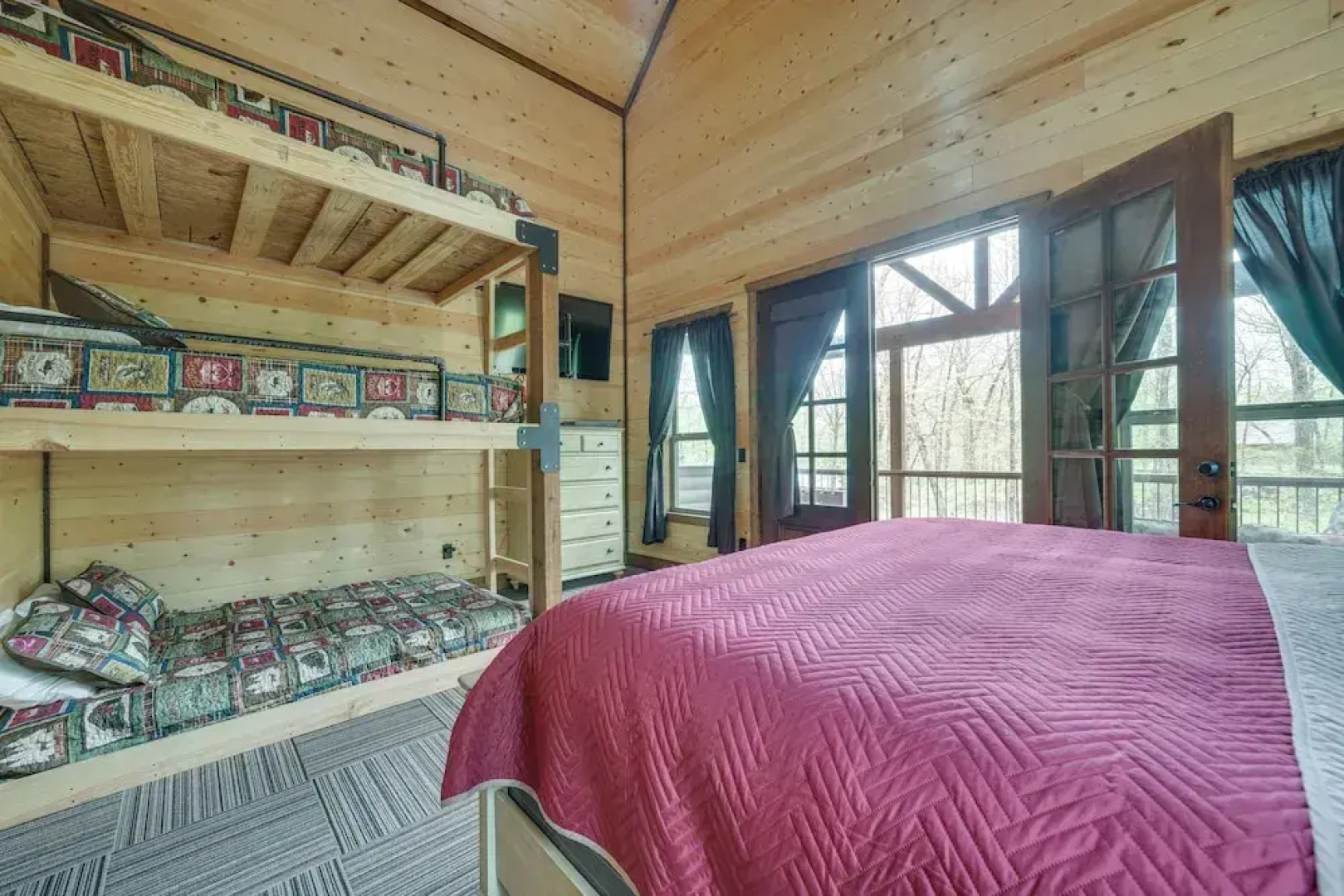 Hot Tub & Fire Pit: Broken Bow Retreat!