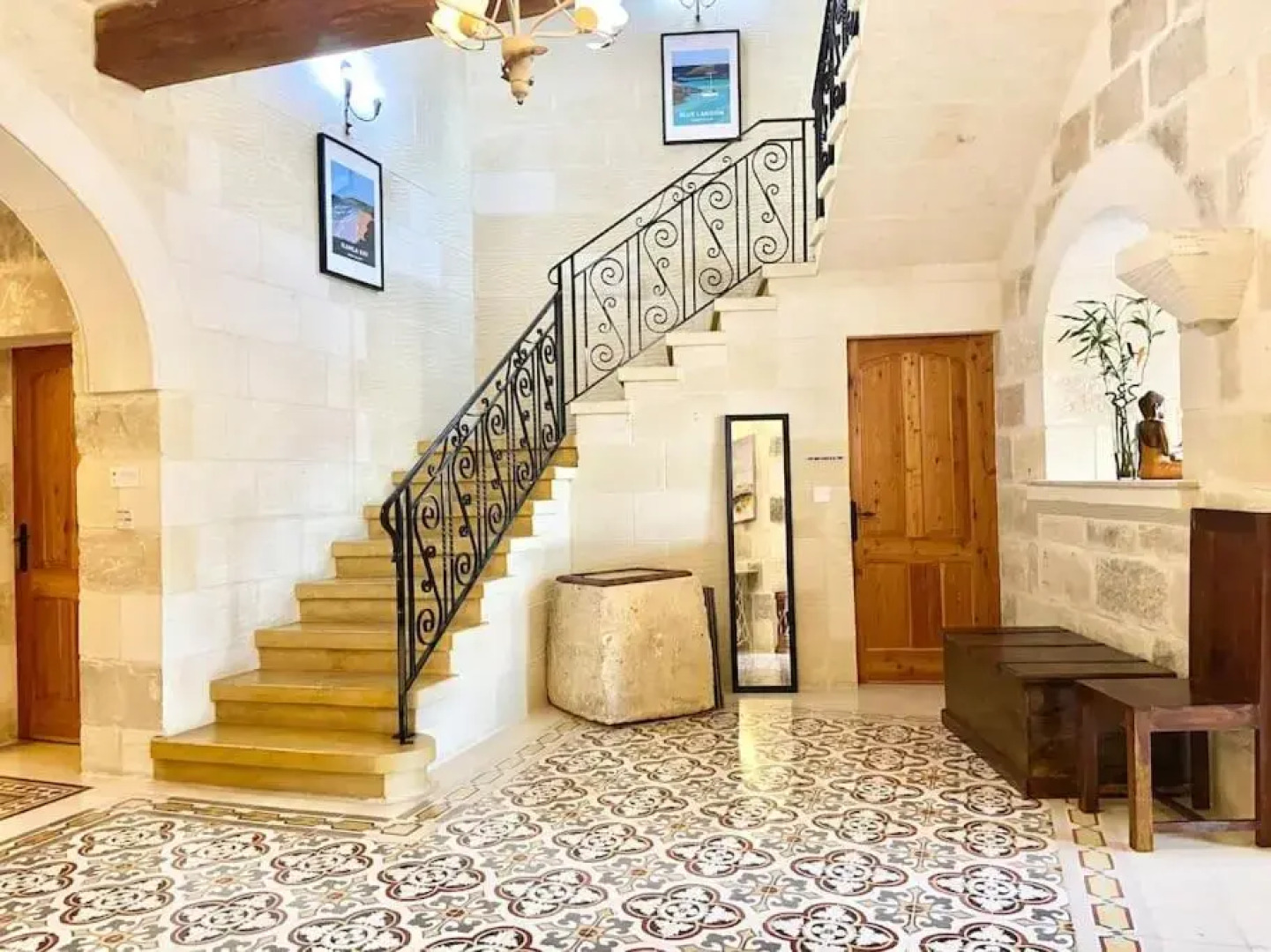 Villa Rossa Gozo - 5 bedroom ensuite with pool & jacuzzi