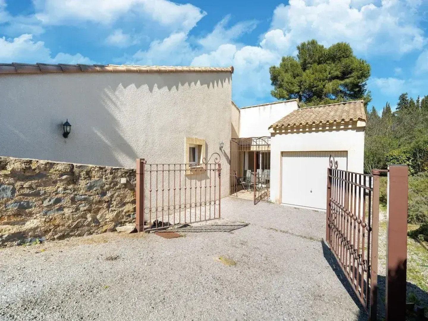 Villa in Montbrun With Pool and Mountain Views