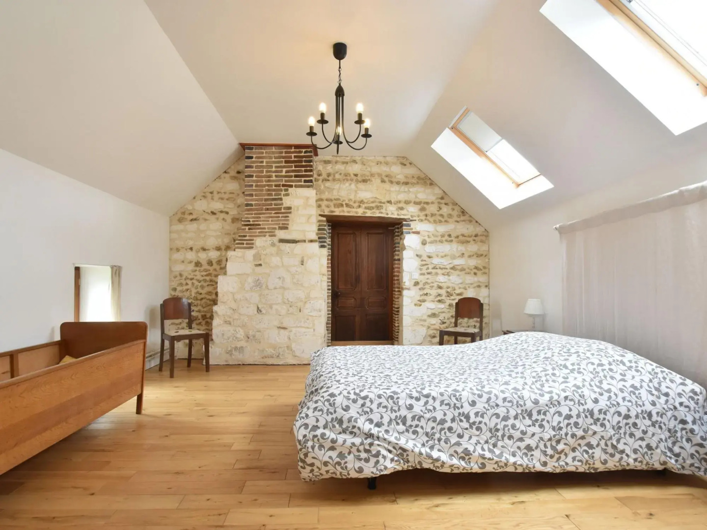 Tasteful Holiday Home in Sormery With Swimming Pool