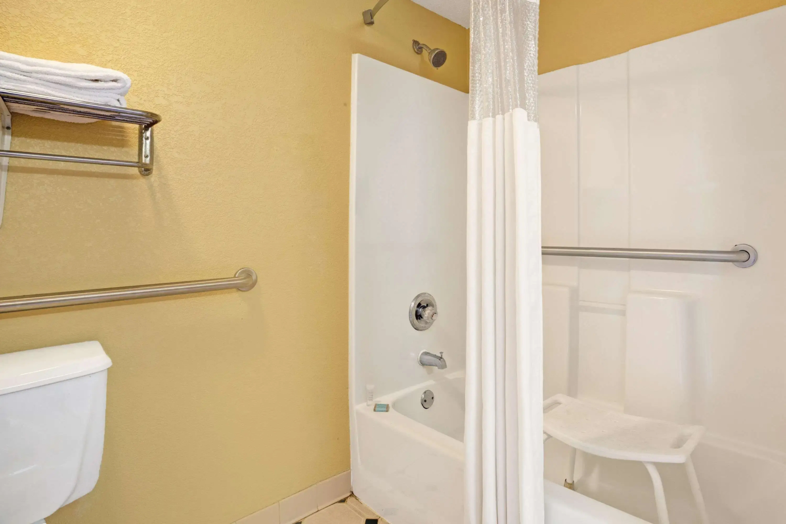 Travelodge by Wyndham Forest Park Atlanta South