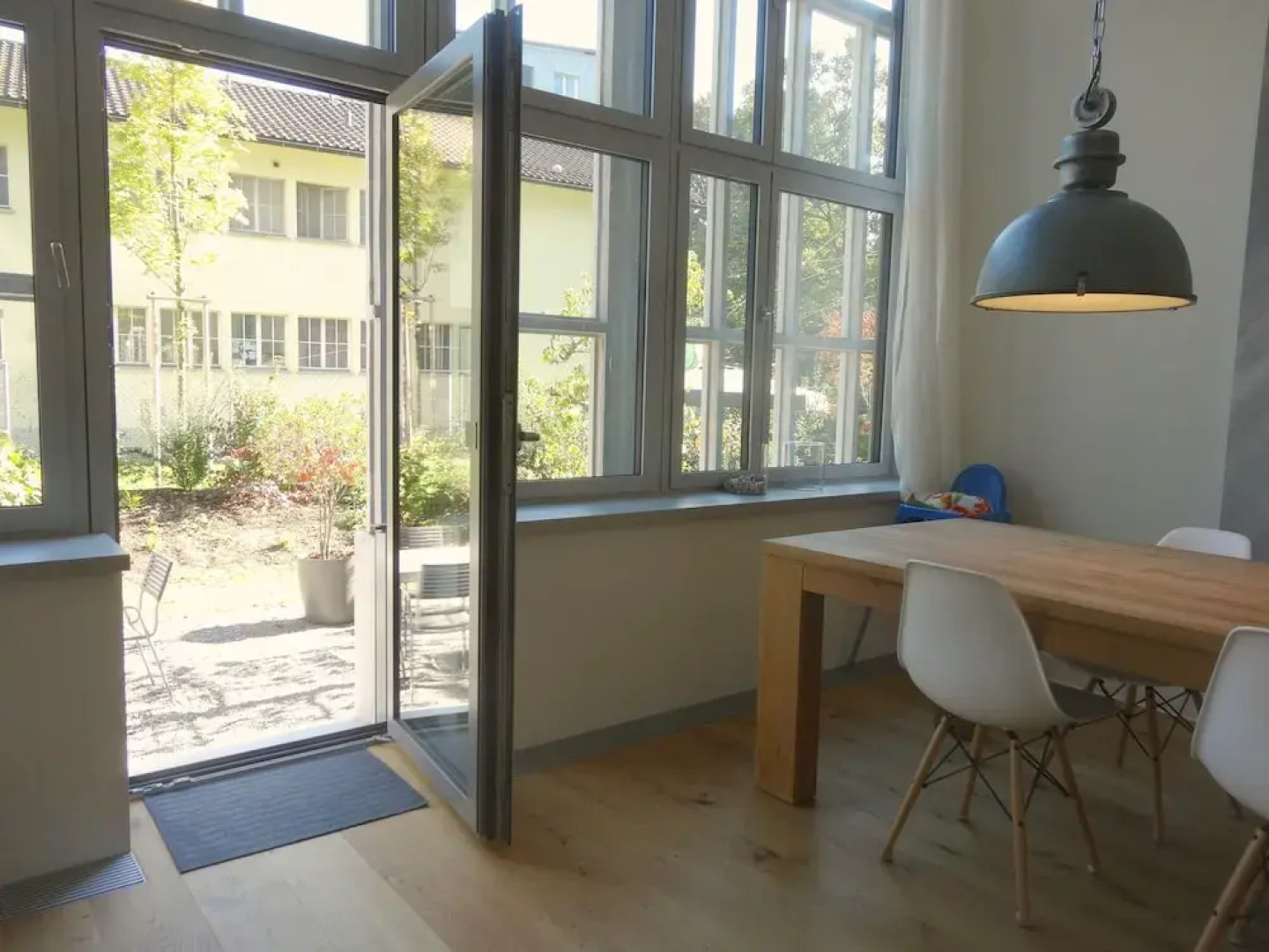 AirHosted - Zurich Vacation Home Rentals