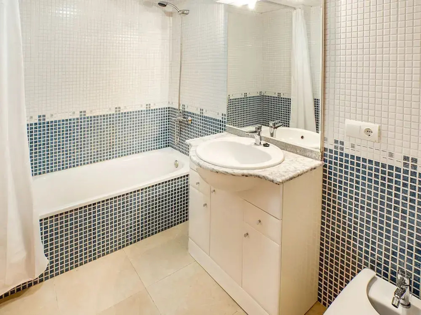 Comfortable Apartment Near the Sea