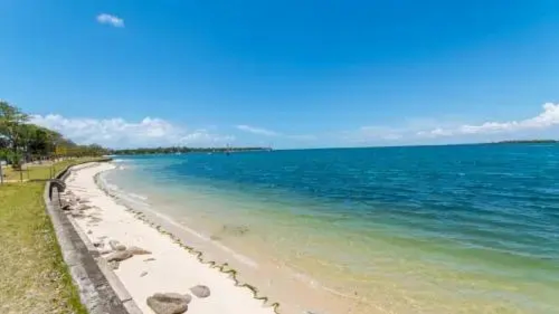 Large family waterfront home with room for a boat - Welsby Pde, Bongaree