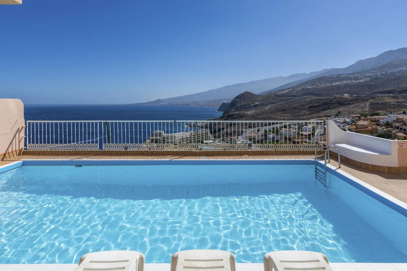 Home2Book Panoramic Sea Views Loft, Wifi