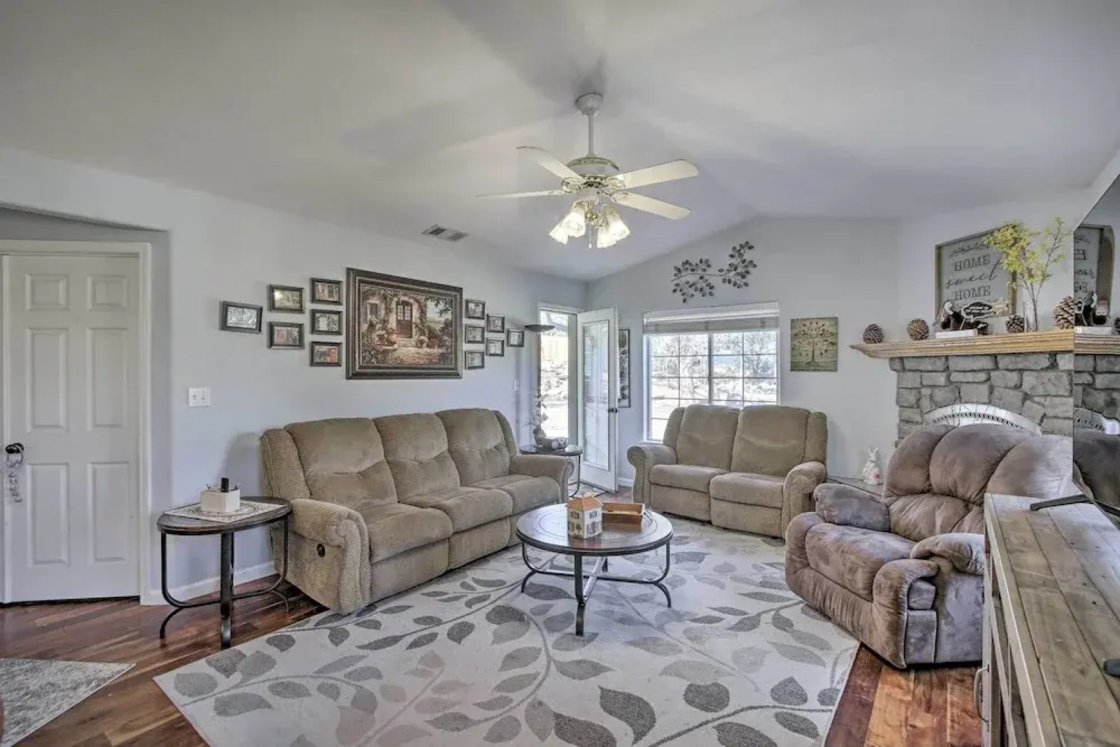 Welcoming Tehachapi Home w/ Deck & Grill!