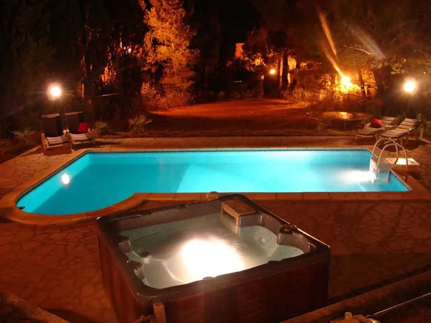 Spacious Villa With Swimming Pool, Jacuzzi, Trampoline, Swing, View, 500m Bakery