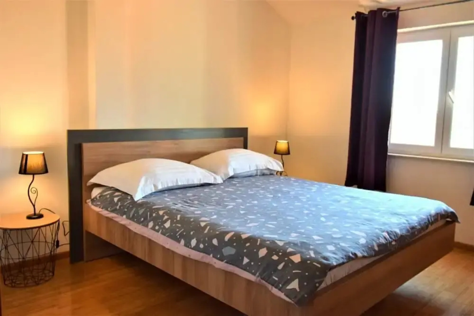 Pero - Free Parking - A2- Crveni