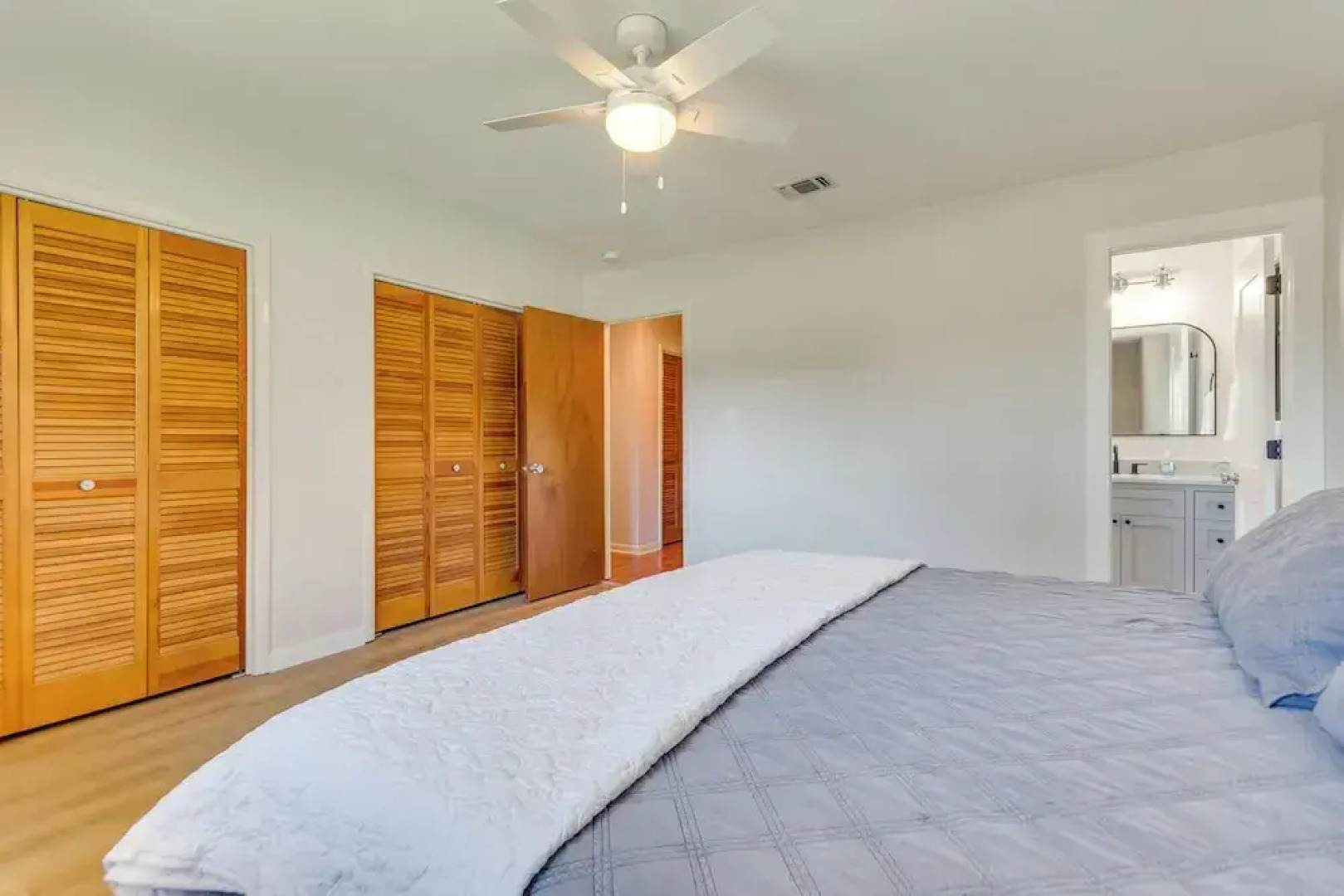 Bayfront Gem: Patio & Fire Pit in Pensacola