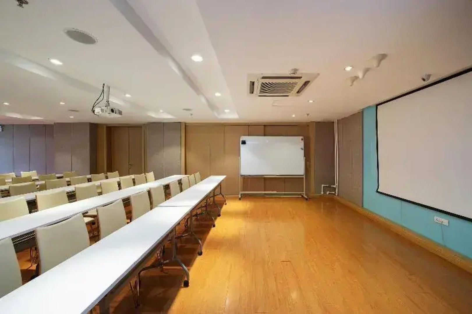 JI Hotel (Harbin Zhongyang Street People Square)