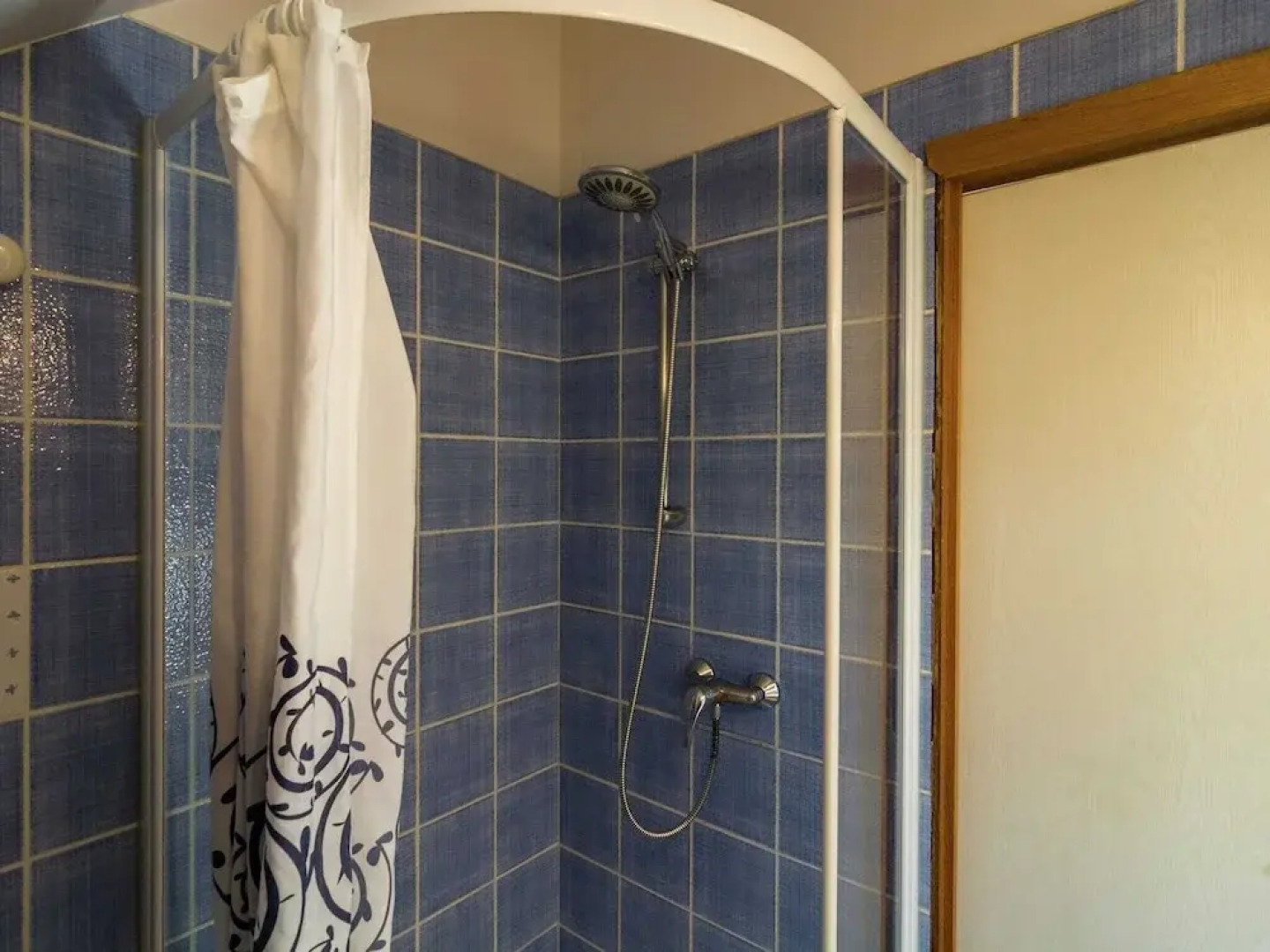 Spacious Farmhouse in Fontenelle with Garden