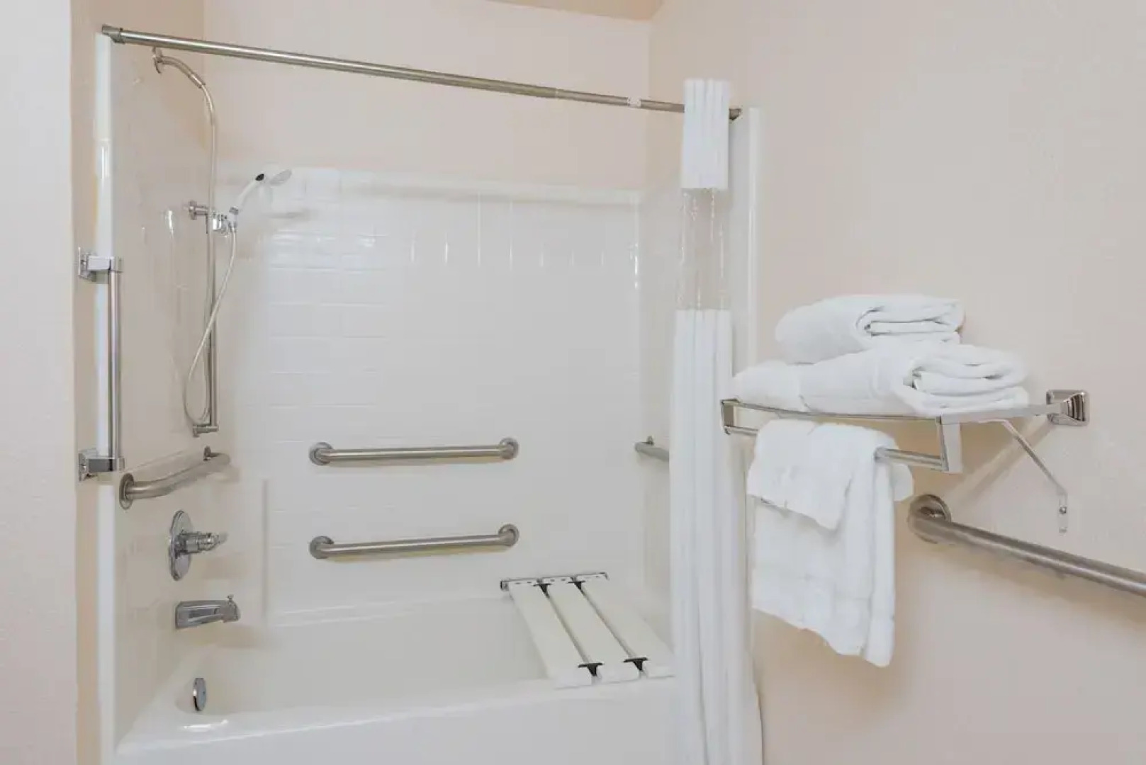 Baymont Inn & Suites Fairborn