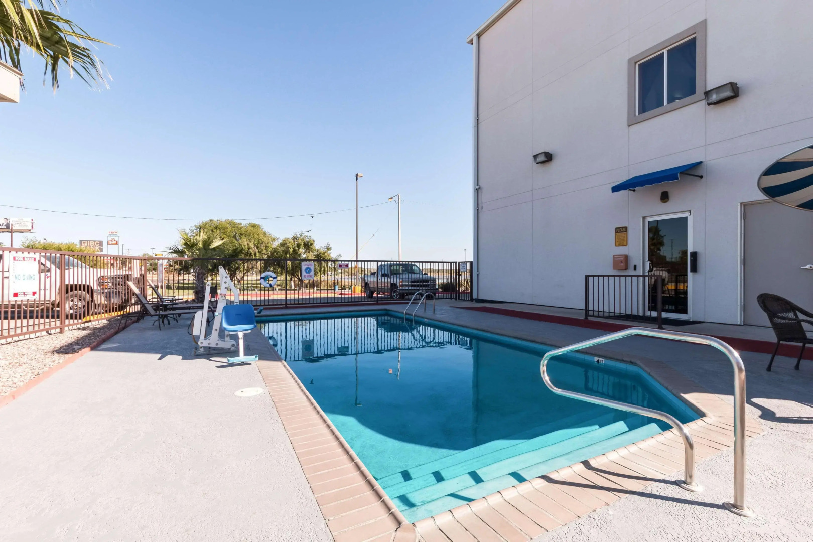 Motel 6 Eagle Pass, TX - Lakeside