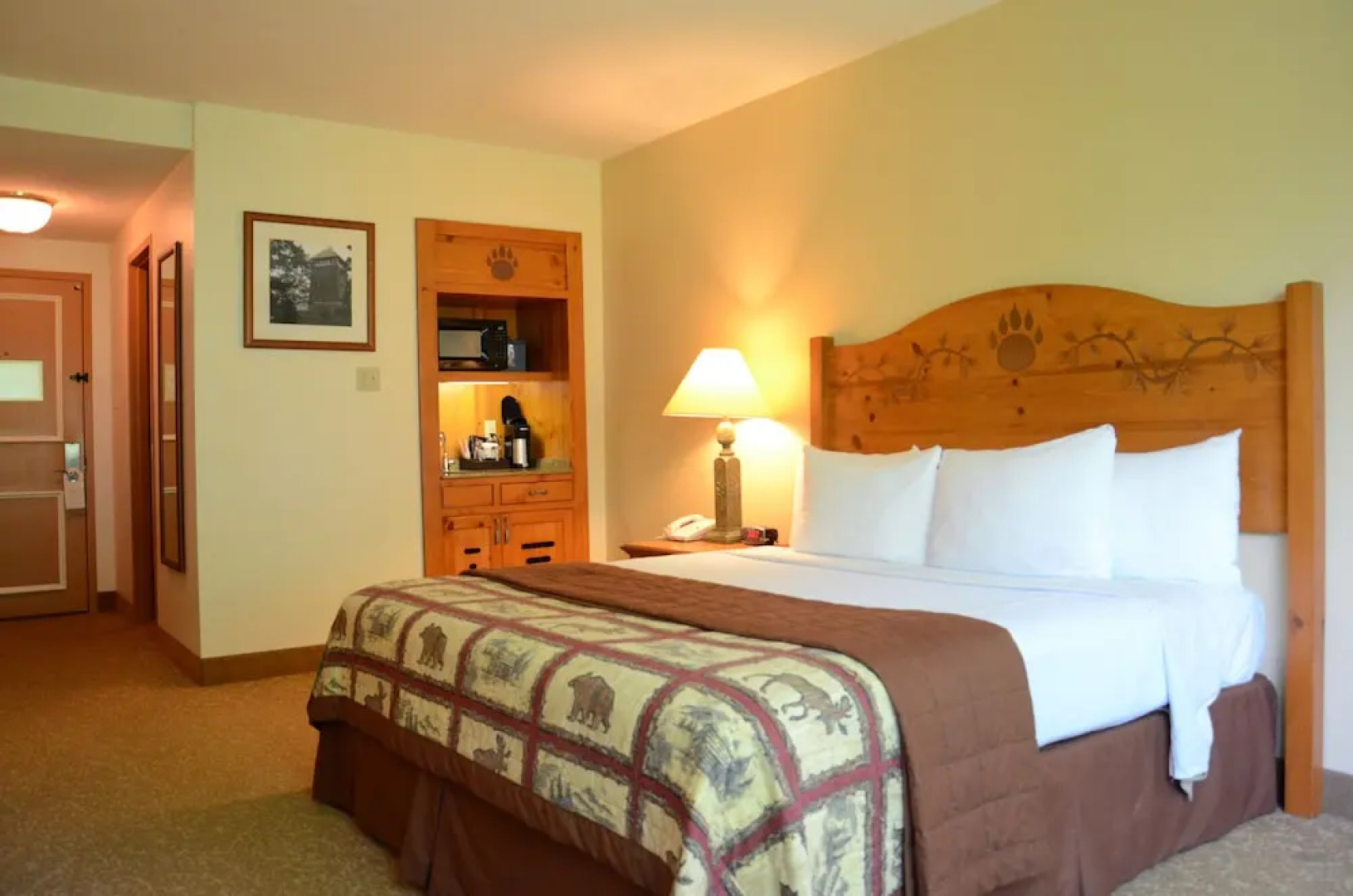 Bear Mountain Inn and Overlook Lodge