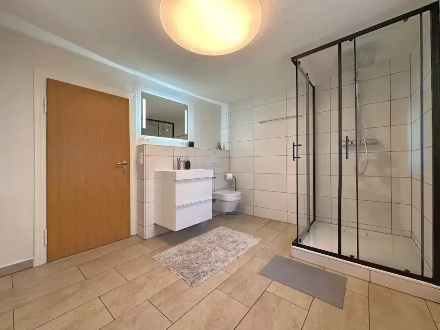 Freistehendes Haus mit Ofen, Terrasse und Garten