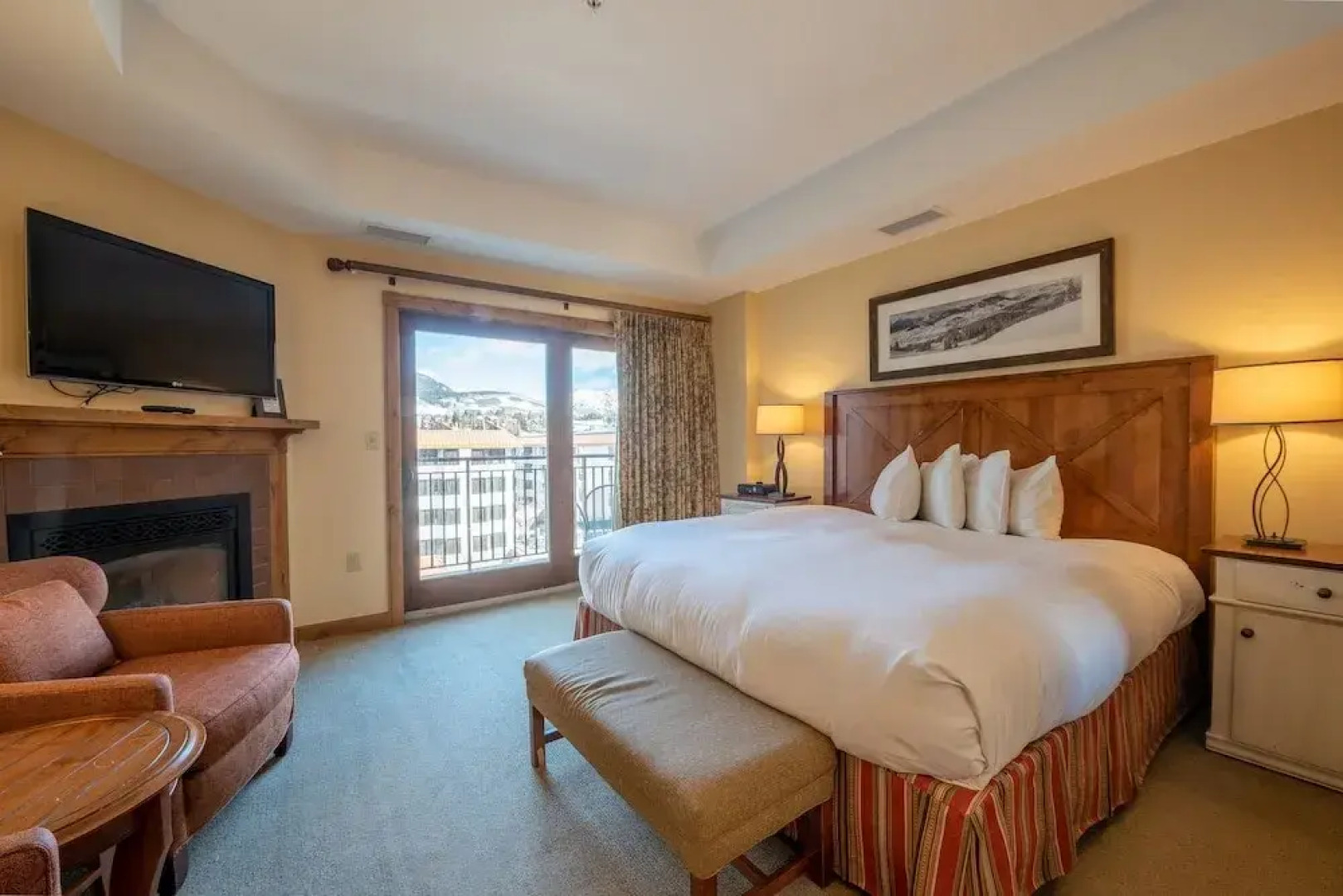 Comfortable Studio Efficiency Unit With Balcony Over Mountaineer Square Condo - No Cleaning Fee! by RedAwning