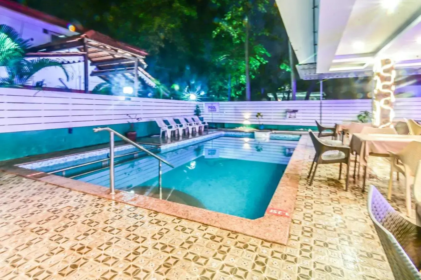 De Falcon Goa Beach Resort