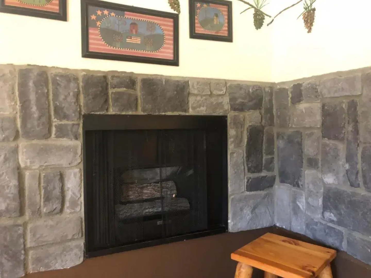 Rodeway Inn & Suites Fireside Lodge