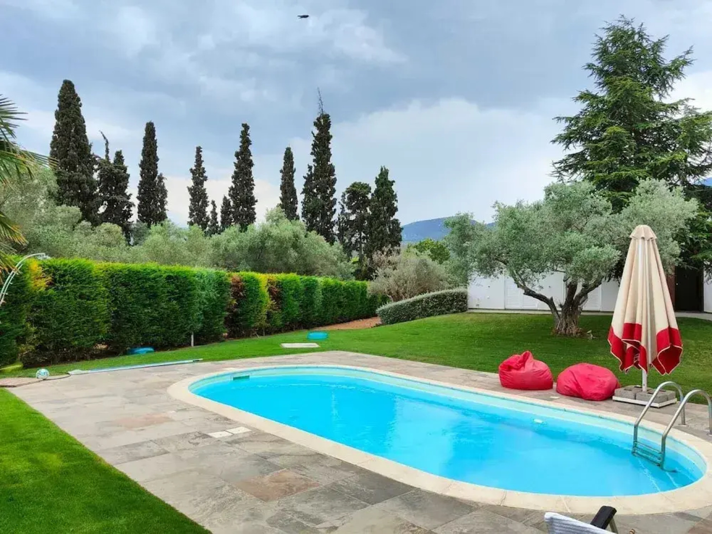 Luxurious 6 Bedroom Villa In a Great Location