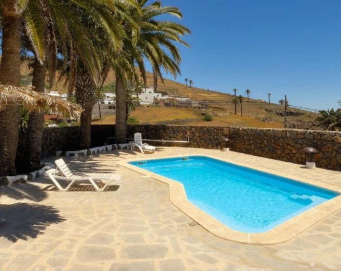 House - 2 Bedrooms with Pool - 102931