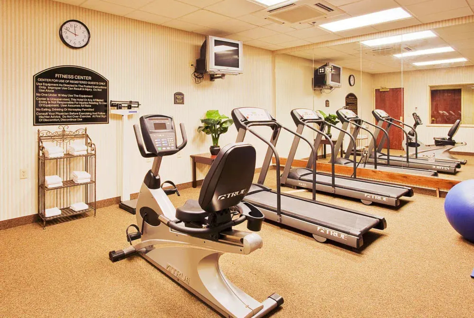 Holiday Inn Express Hotel & Suites Lucedale