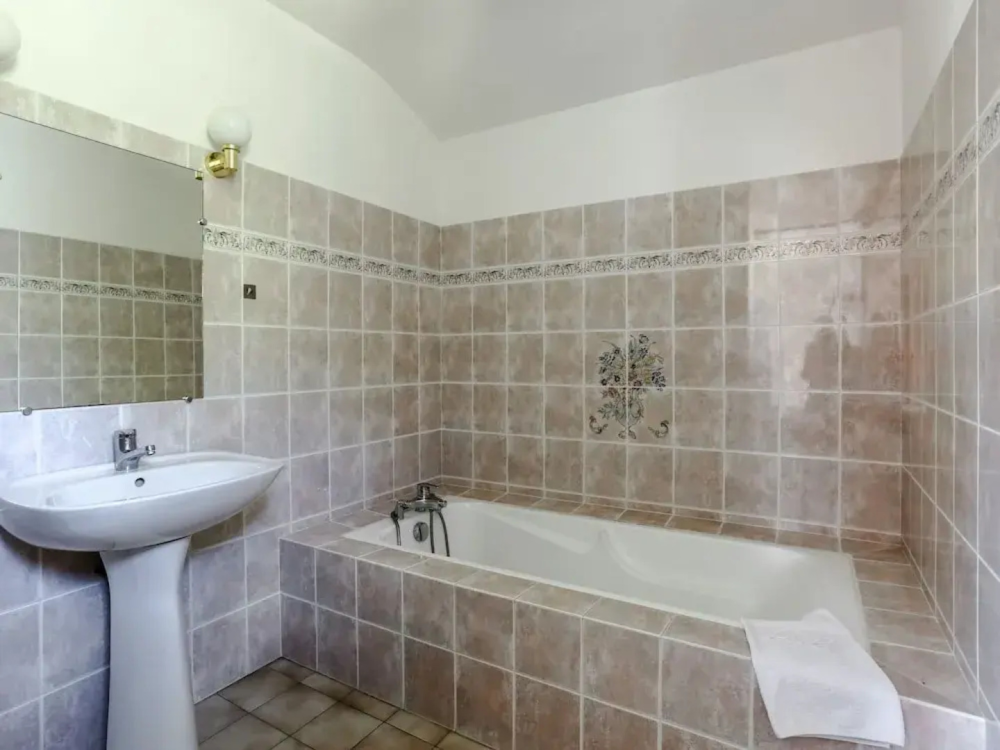 Provencal Holiday Home in Bormes-les-Mimosas with Pool