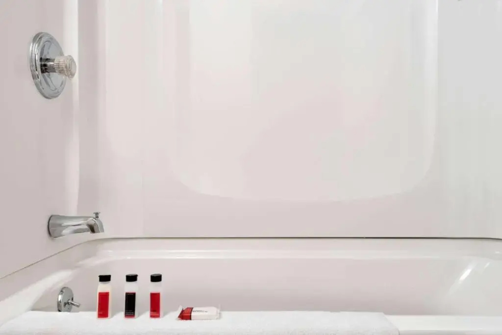 Super 8 Liverpool/ Syracuse Area