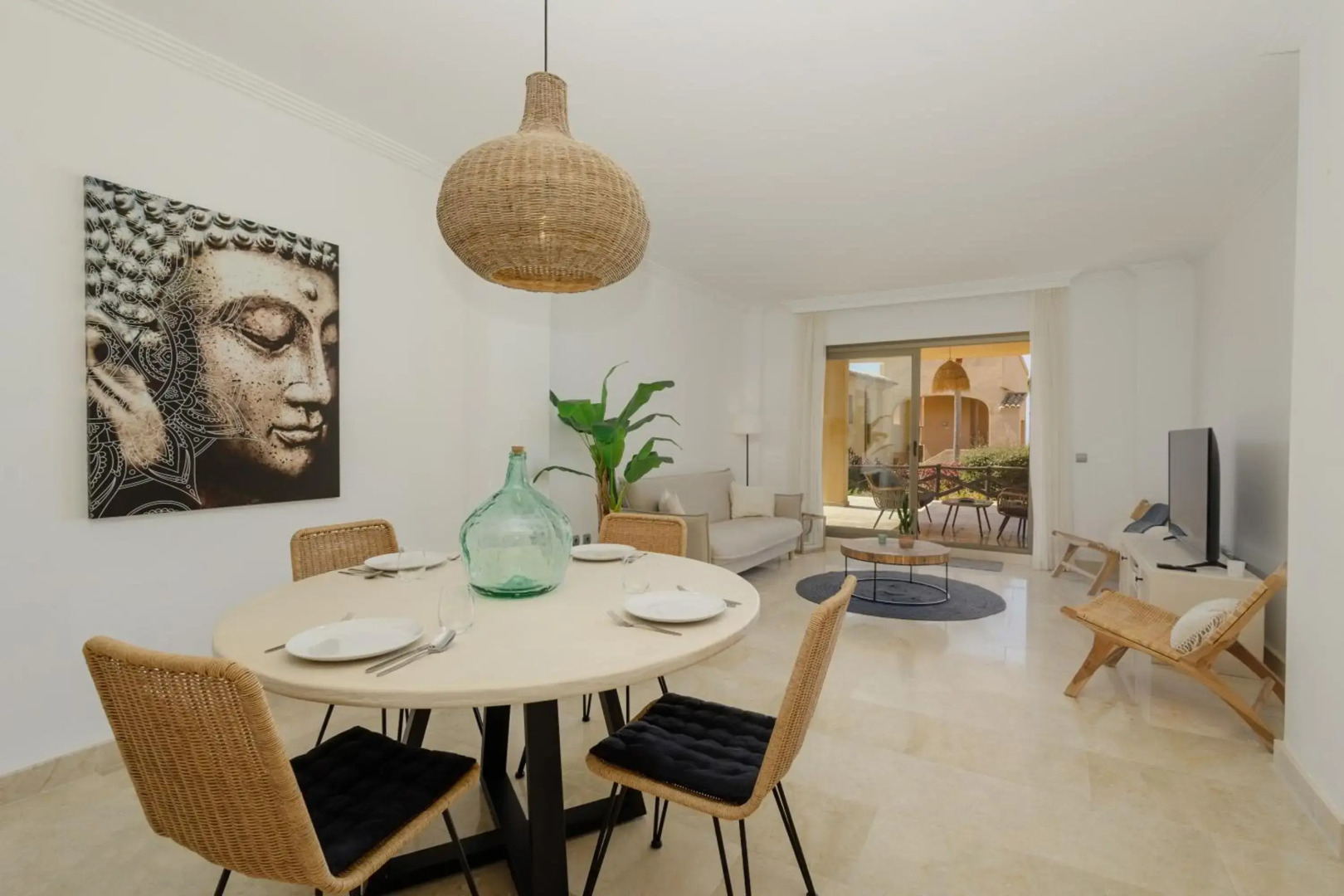 Modern and luxurious holiday home with sea views in Benahavís