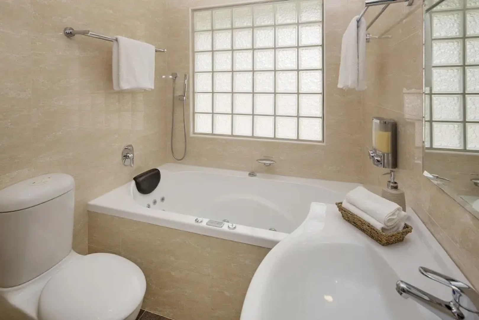 Kickenback Chalet - Contemporary chalet in the heart of Crackenback