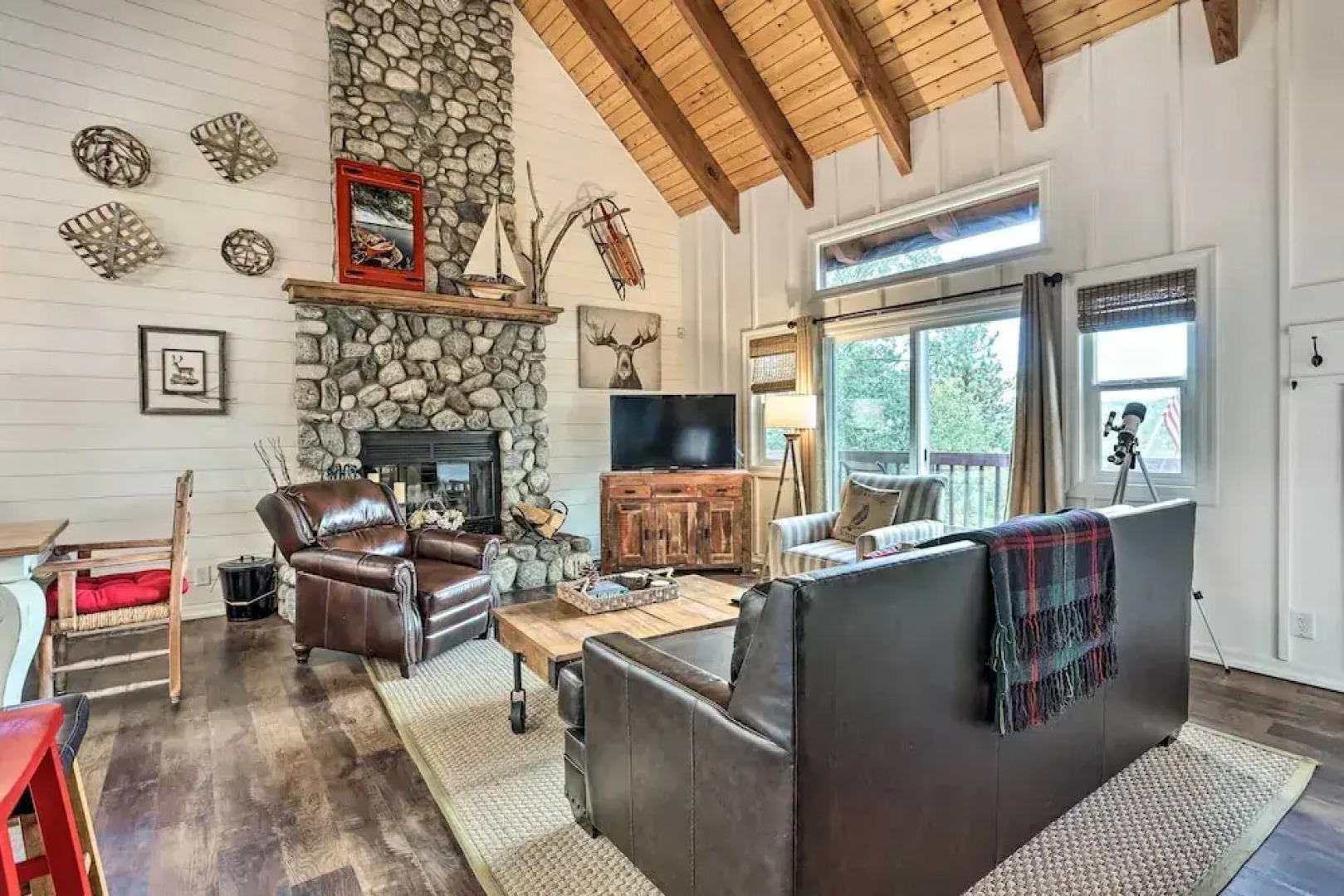 Lovely Lake Arrowhead Cabin w/ Furnished Deck