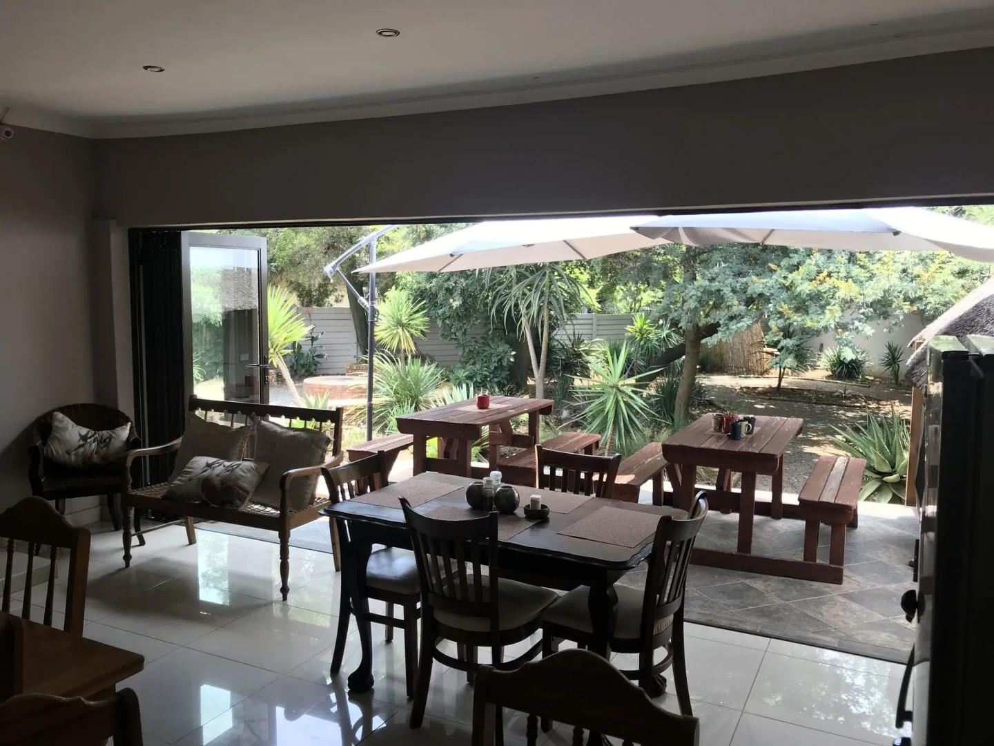 Aerotropolis Guest Lodge