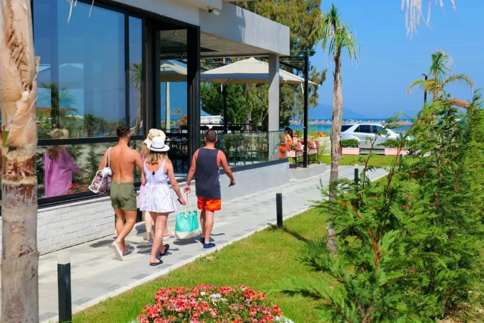 The Peak Hotel & Lounge