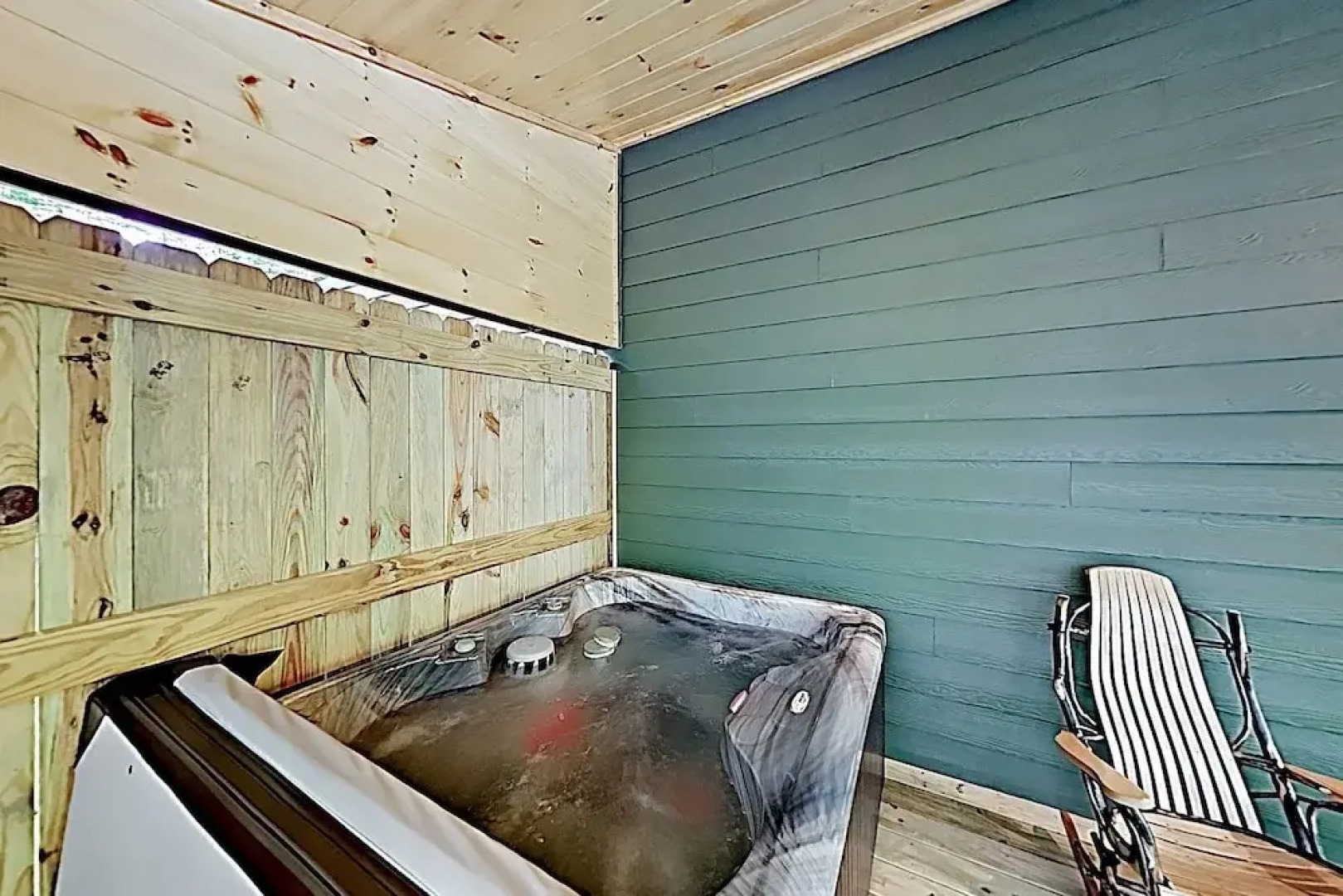 New Listing! All-suite - 1.5 Acres & Hot Tub 2 Bedroom Home