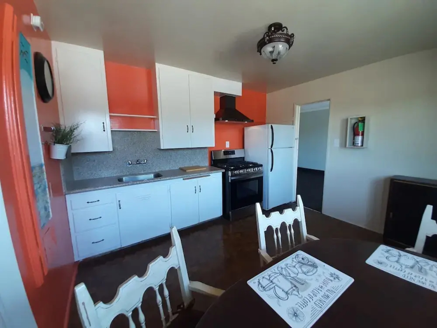 The New Star Motel with Studio-Kitchens: 1950s Extended-Stay Lodging and Retreat Center