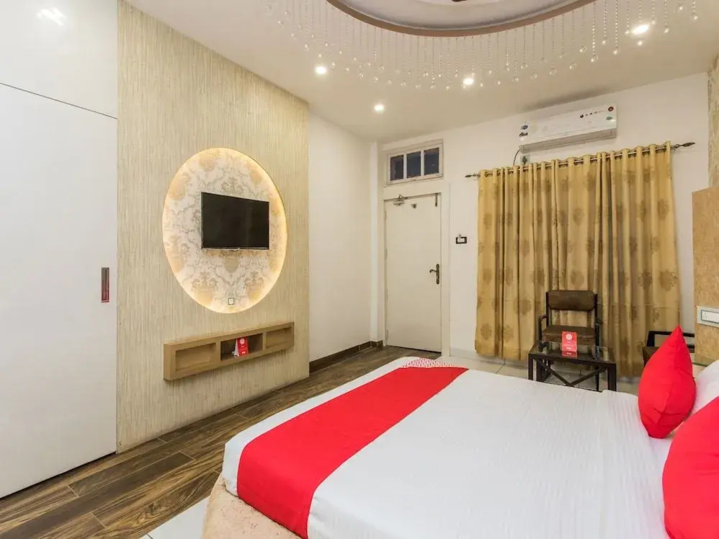 OYO 15401 Hotel Surana palace