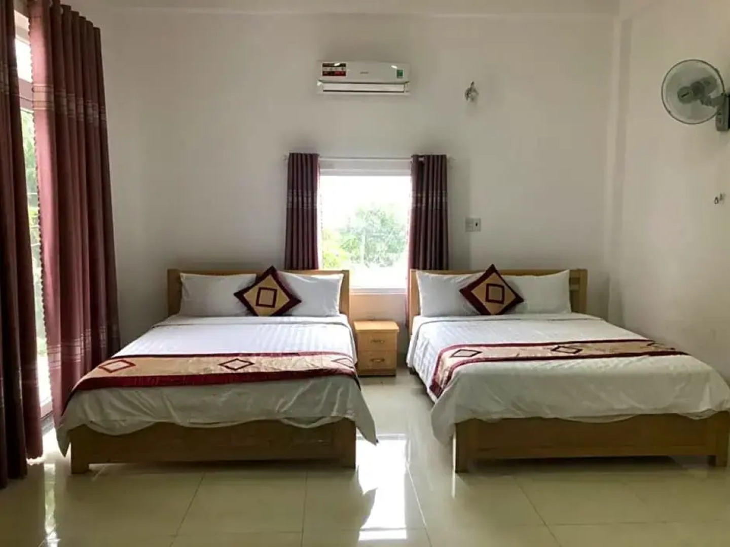 Lê Tùng Hotel - Vạn Giã