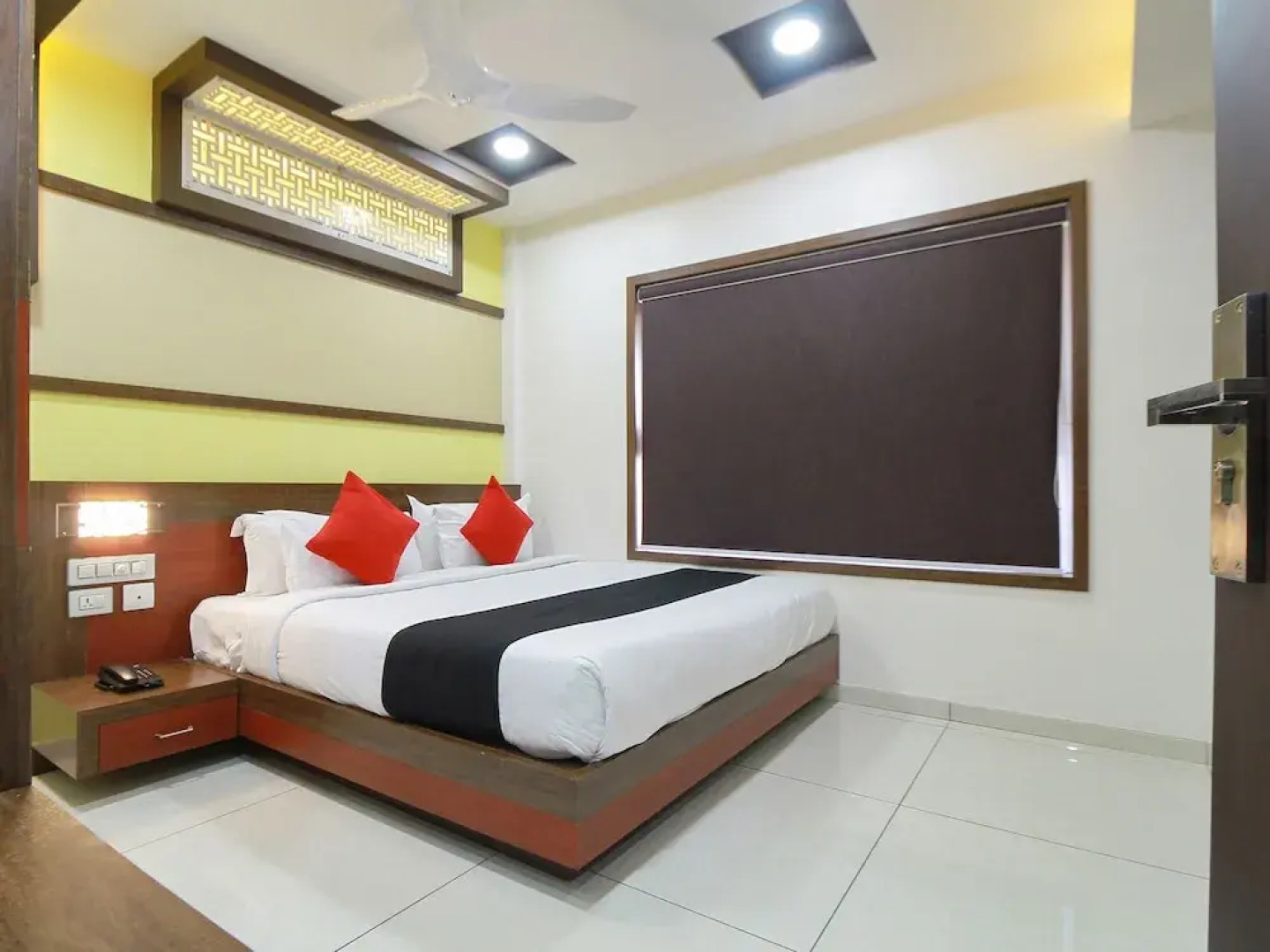 Capital O 29700 Le Moshe Inn