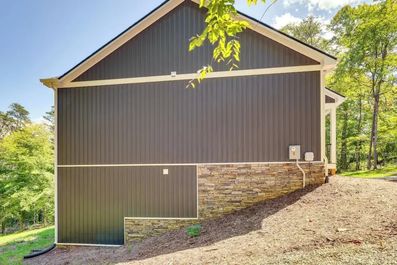 9 Mi to Smith Mountain Lake: Getaway in Moneta!