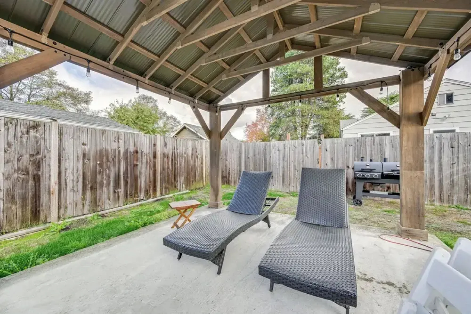 Cozy Tacoma Getaway w/ Grill & Hot Tub!