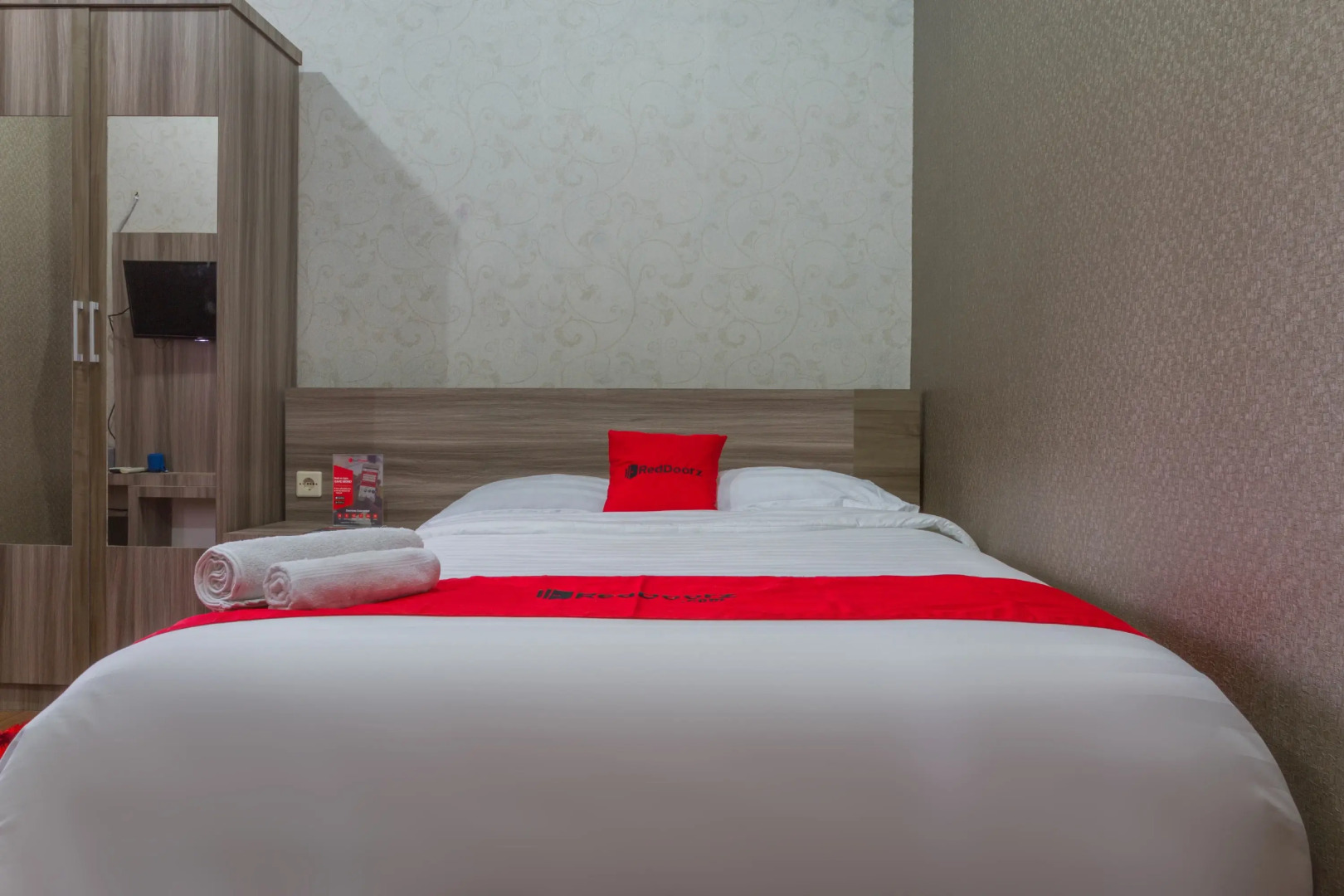 RedDoorz Plus near IPDN