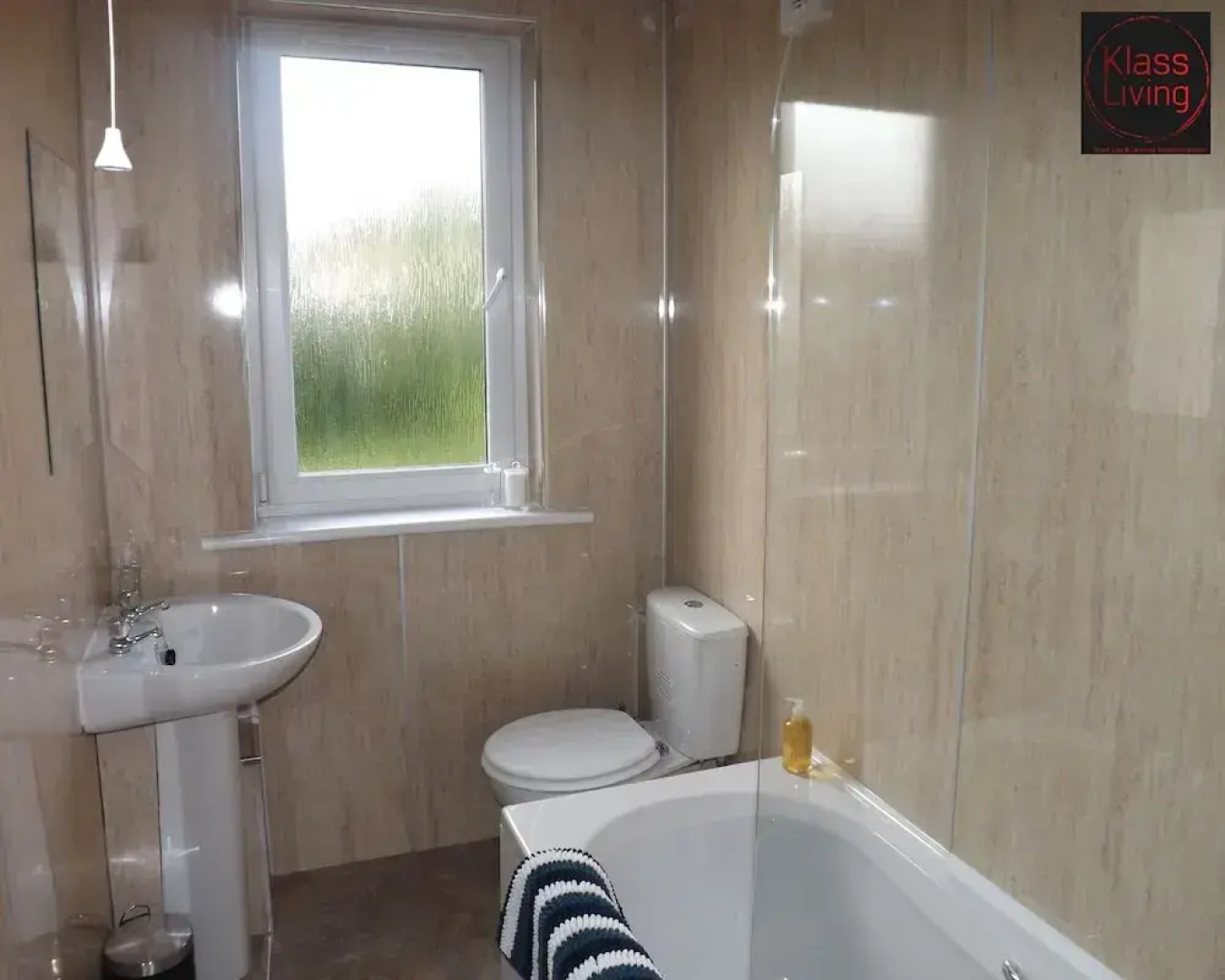 Two Bedroom Apartment by Klass Living Serviced Accommodation Motherwell - Anderson Apartment With WiFi &Parking