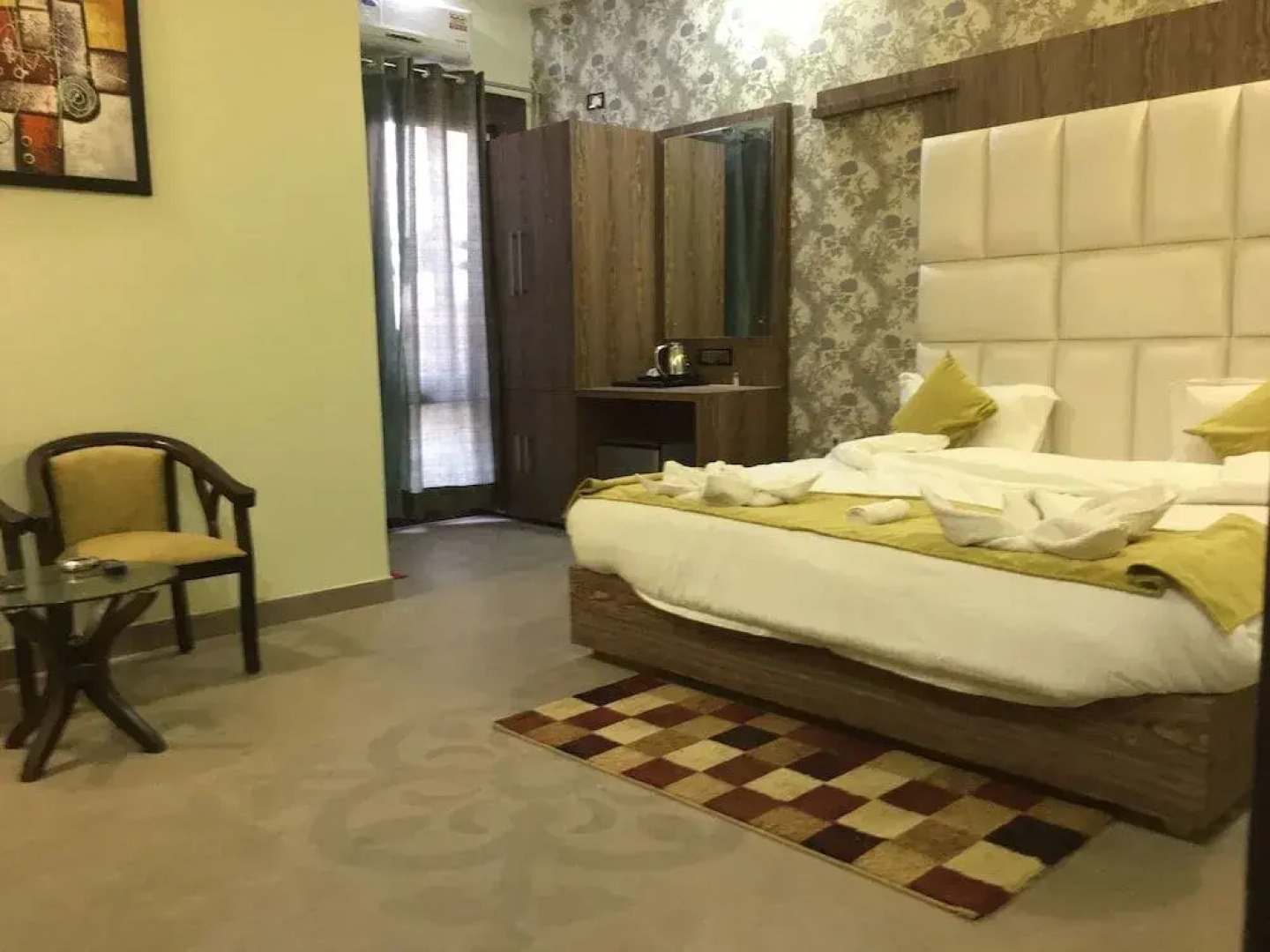 Hotel Ratan Royal Inn.