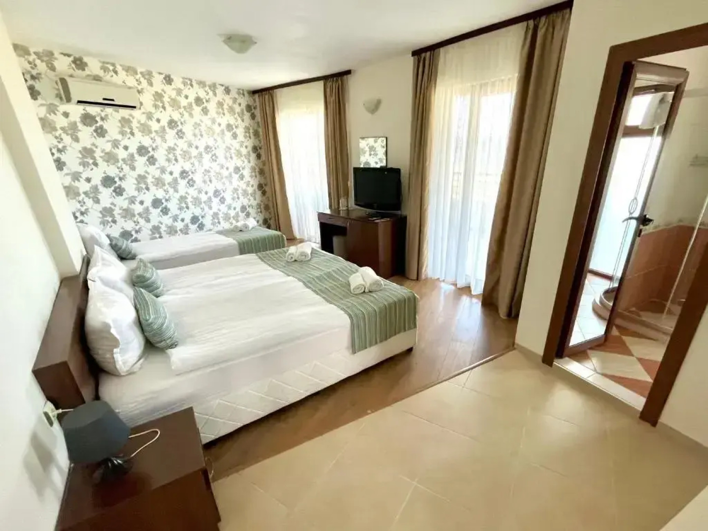 802, spacy apm with sea view.