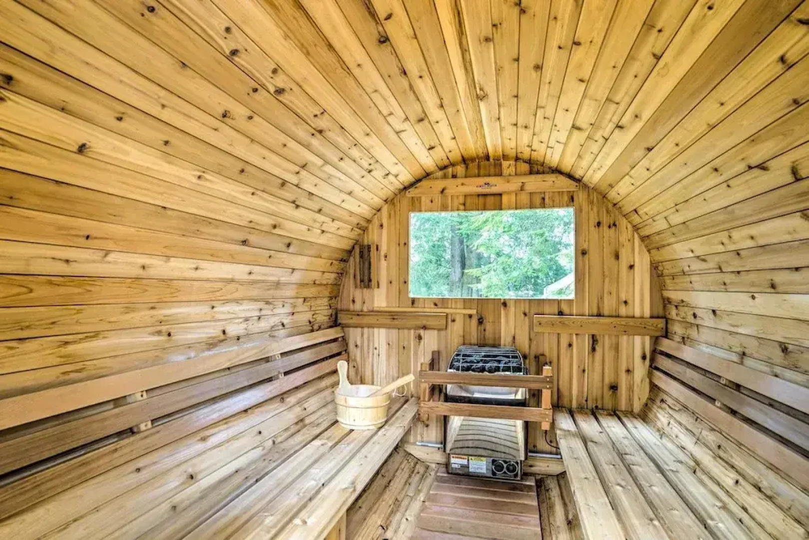 Gold Bar Cabin on Skykomish River: Heated Swim Spa