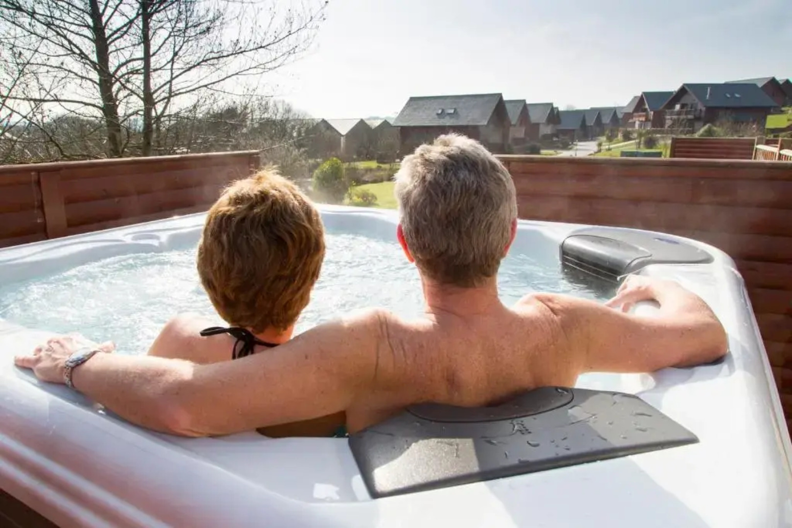 Swallow Lodge with Hot Tub, dogs welcome sleeps 8, Great resort Facilities