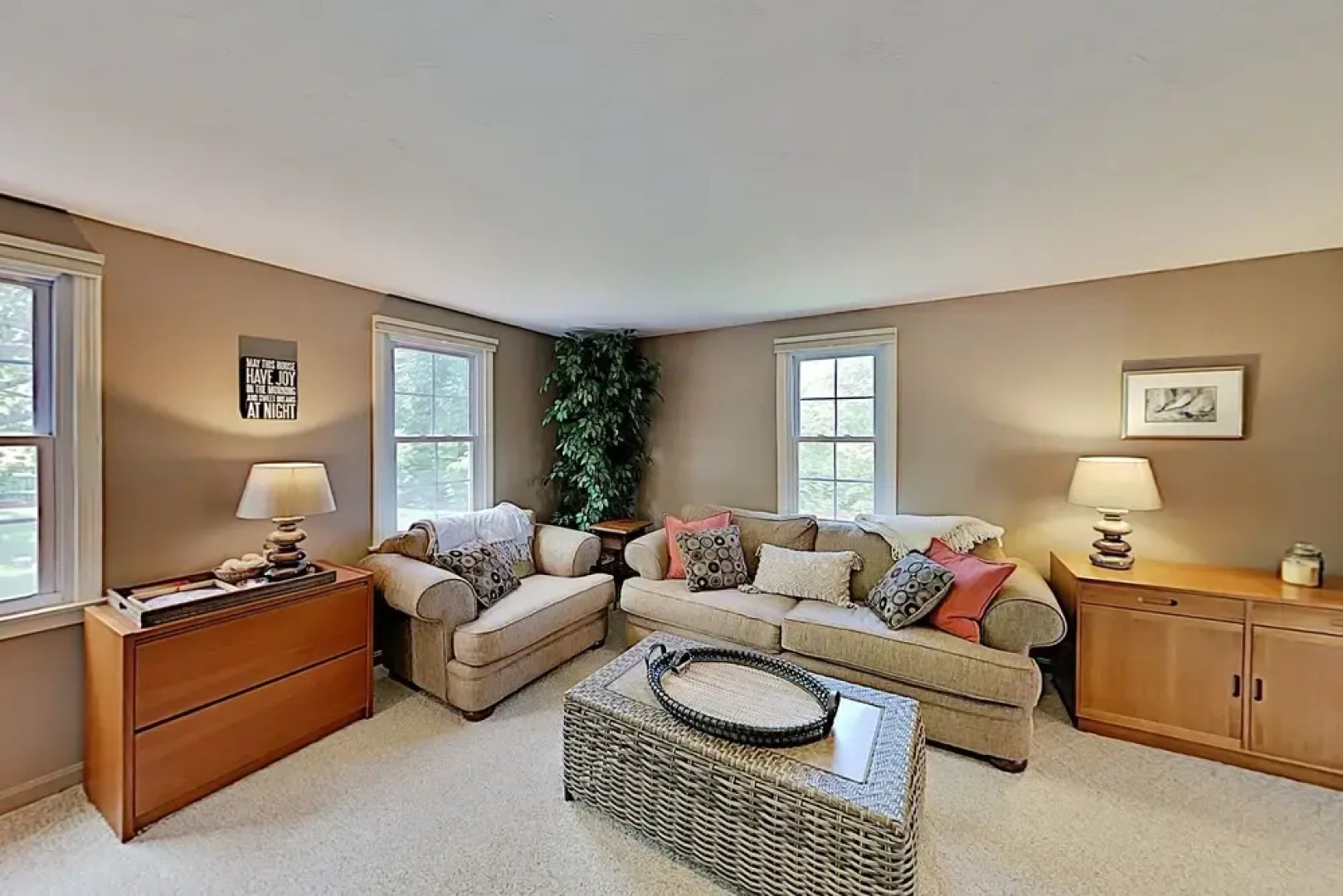 Spacious Wooded W/ Deck & Alfresco Dining 3 Bedroom Home